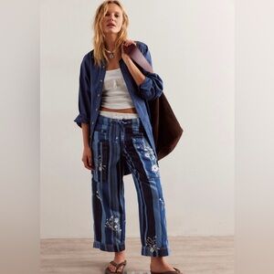 We The Free Blue Striped Cropped Pants